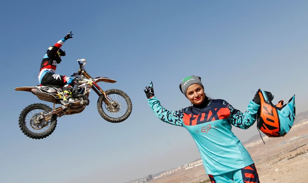 بهناز شفیعی و موتور سواری بانوان؛ از واکنش مثبت مردم تا گلایه از نیکی کریمی