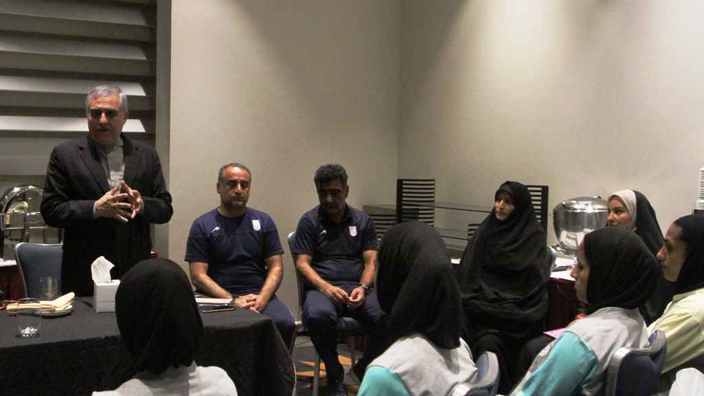 سفیر ایران در قطر با اعضای تیم ملی فوتبال بانوان دیدار کرد