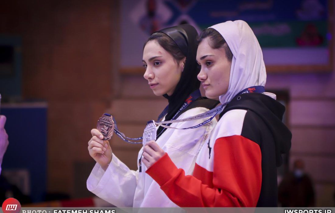 تینا مدانلو، دختری که لبخند نمی‌زند