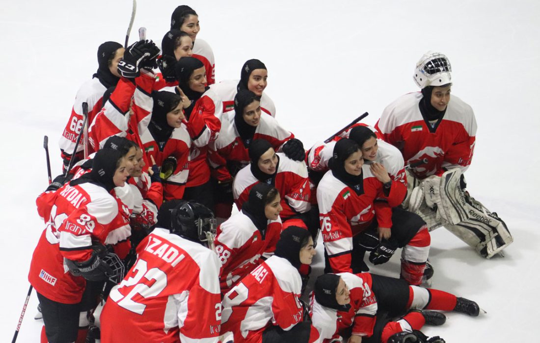 هاکی روی یخ ایران، نان در قدح باور و عشق