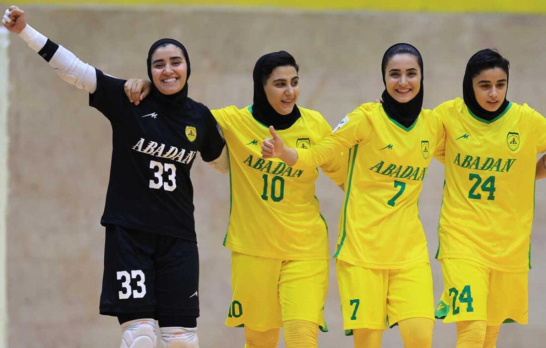 استقلال، نفت آبادان و مس حریفانشان را گلباران کردند