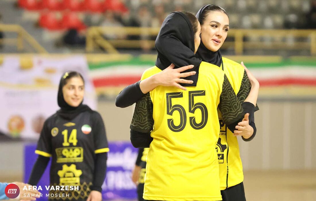 پیروزی قاطع دختران والیبالیست سپاهان در شیراز